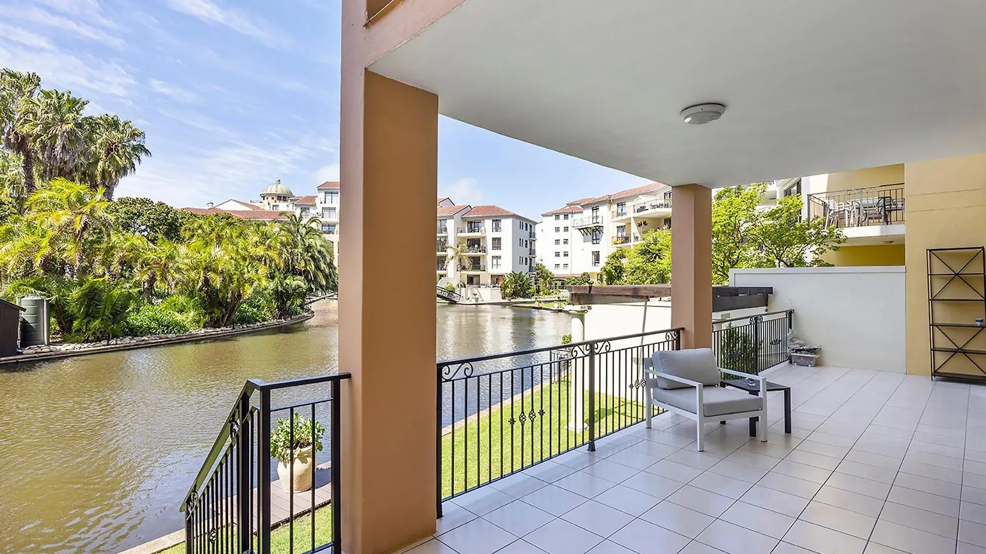Apartment Capri On Lake Cape Town South Africa