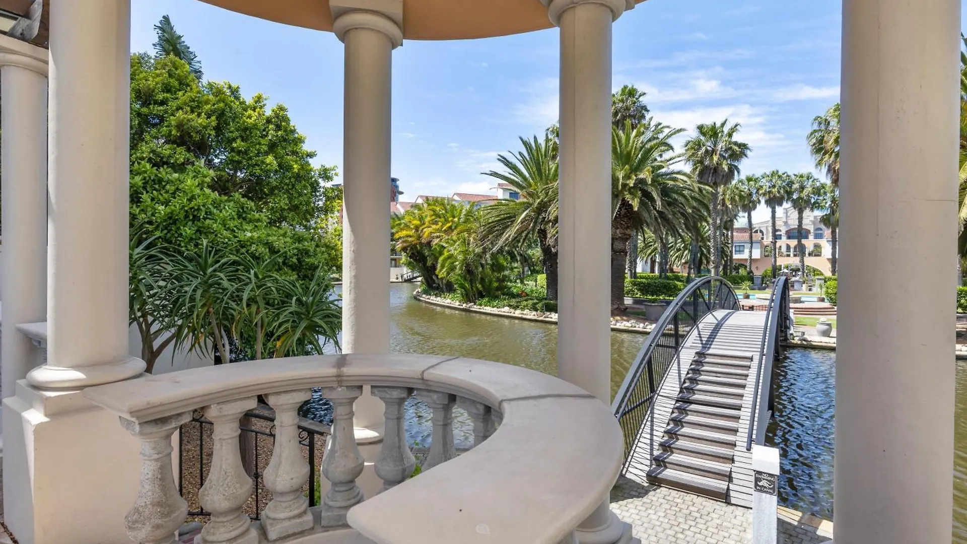 Capri On Lake Cape Town Apartment